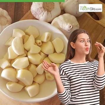 Eating Raw Garlic Daily: A Natural Way to Support Heart Health and Lower Cholesterol