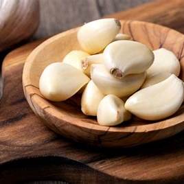 Eating Raw Garlic Daily: A Comprehensive Guide to Natural Heart Health & Cholesterol Support