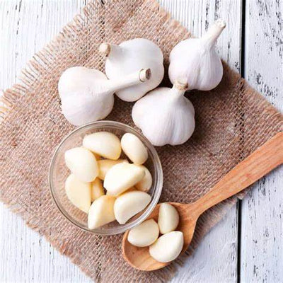 Eating Raw Garlic Daily: A Natural Way to Support Heart Health and Lower Cholesterol