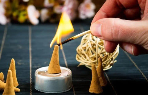 MUST-KNOW GUIDE FOR HOW TO BURN INCENSE CONES